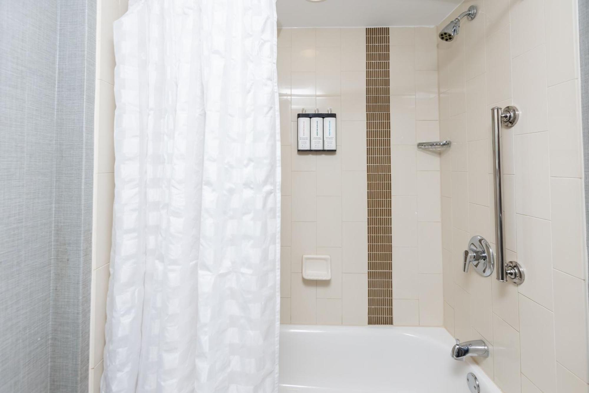 Hyatt Place Atlanta Alpharetta North Point Mall Bagian luar foto