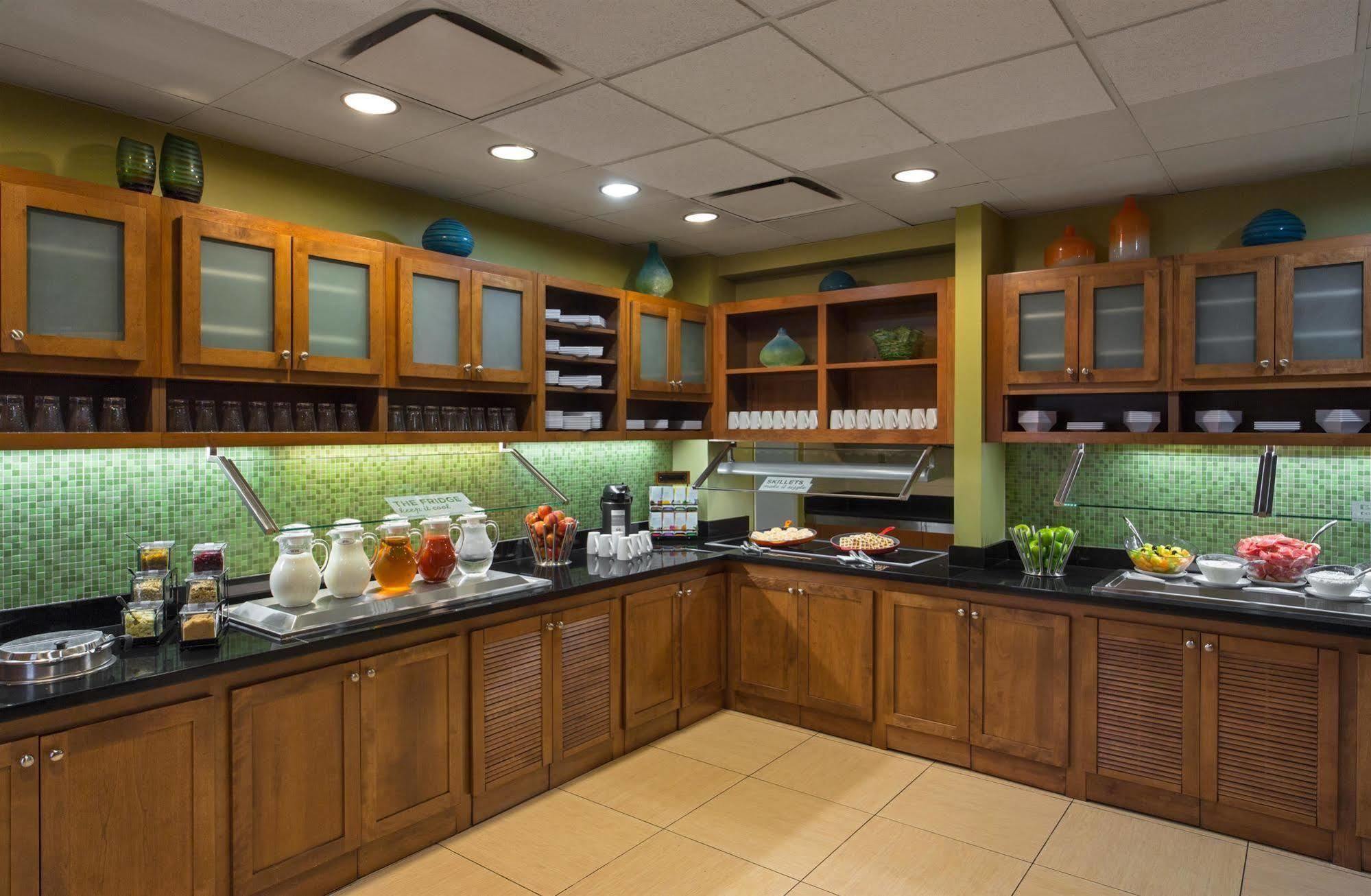 Hyatt Place Atlanta Alpharetta North Point Mall Bagian luar foto